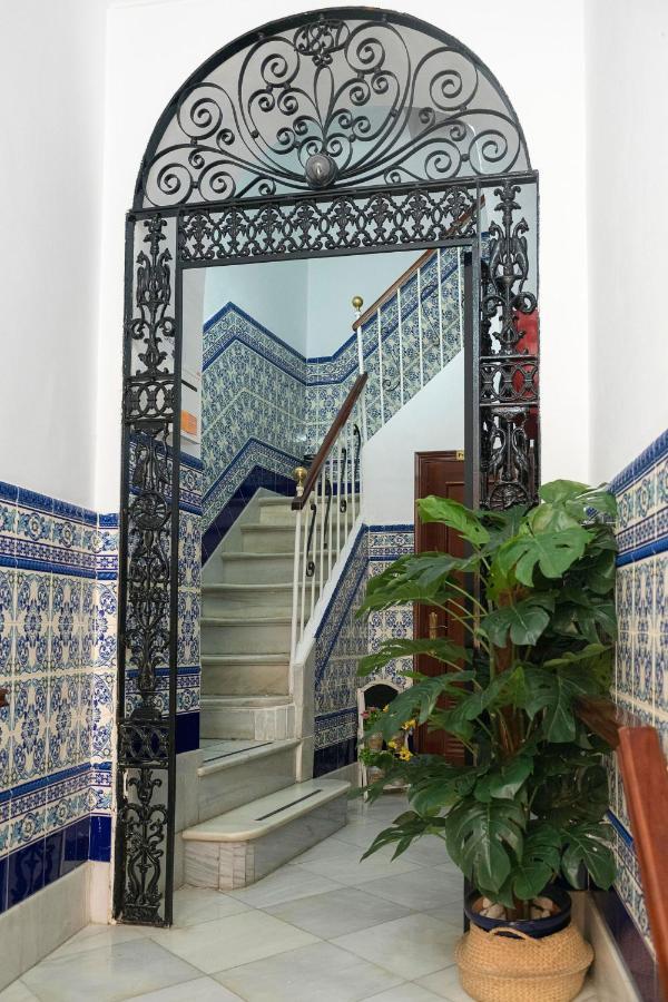 Hostal Colon Cadiz Exterior photo