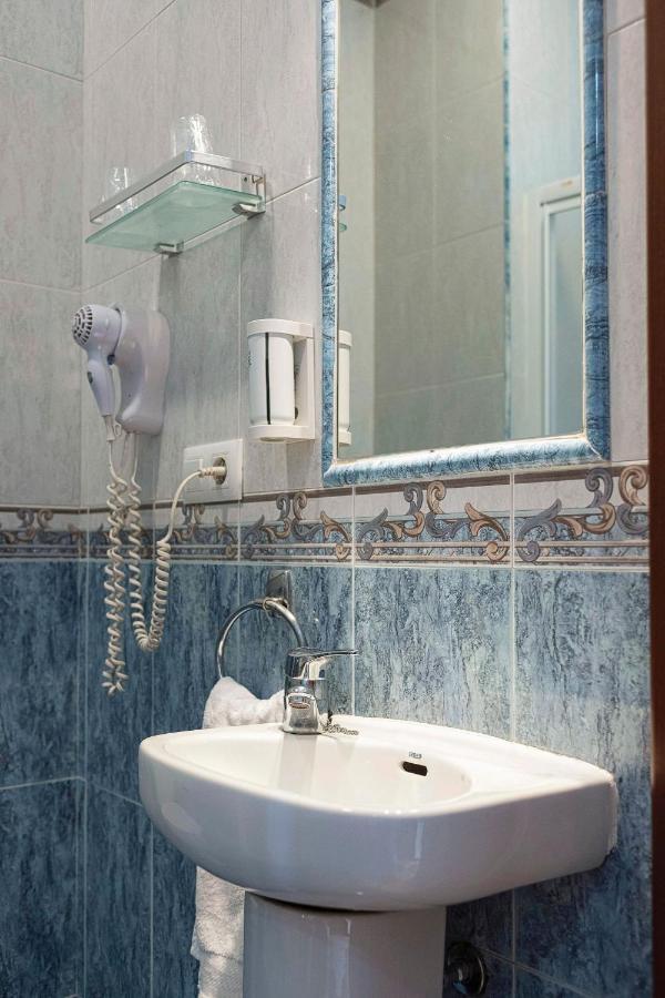 Hostal Colon Cadiz Exterior photo