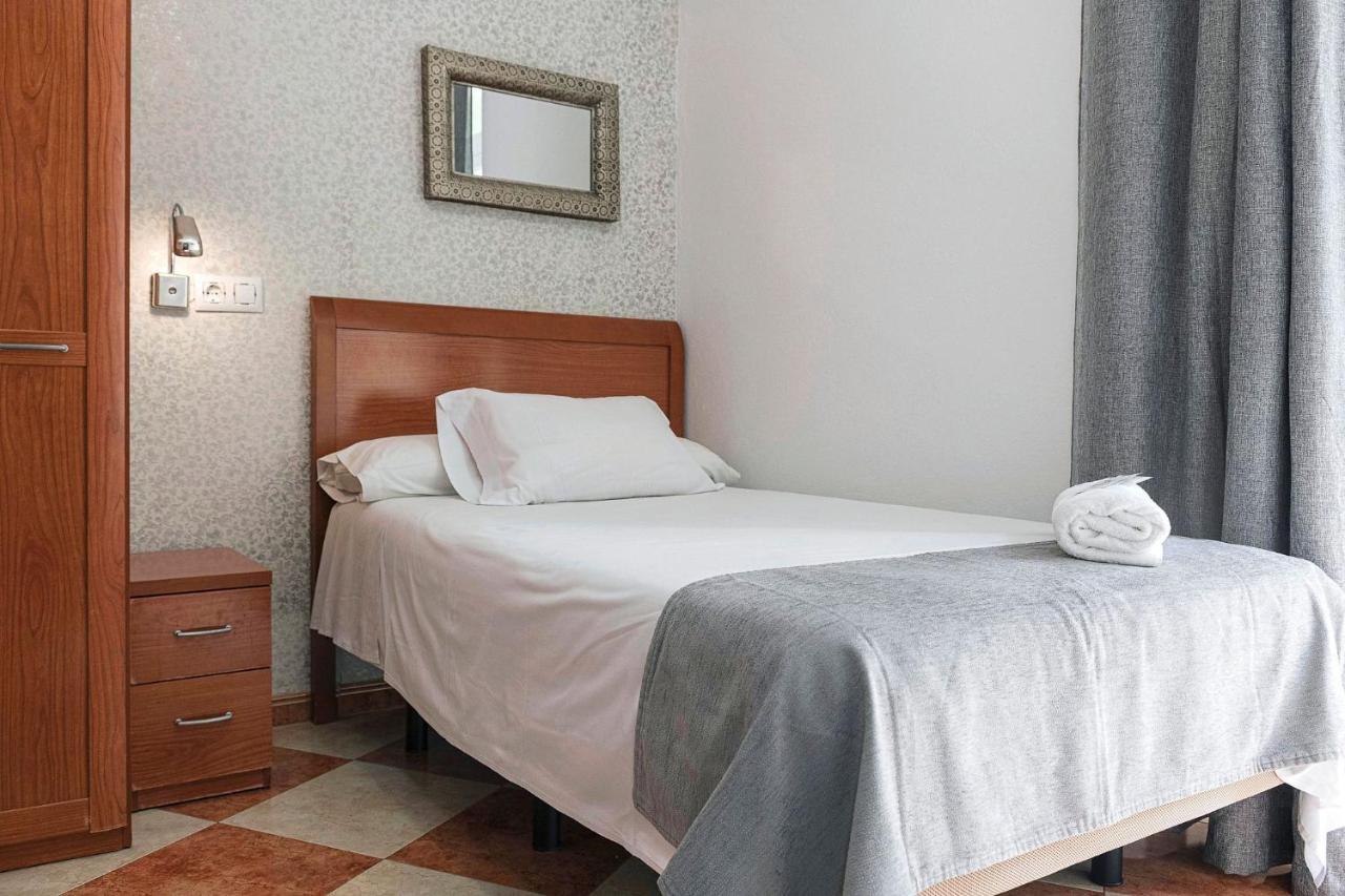 Hostal Colon Cadiz Exterior photo